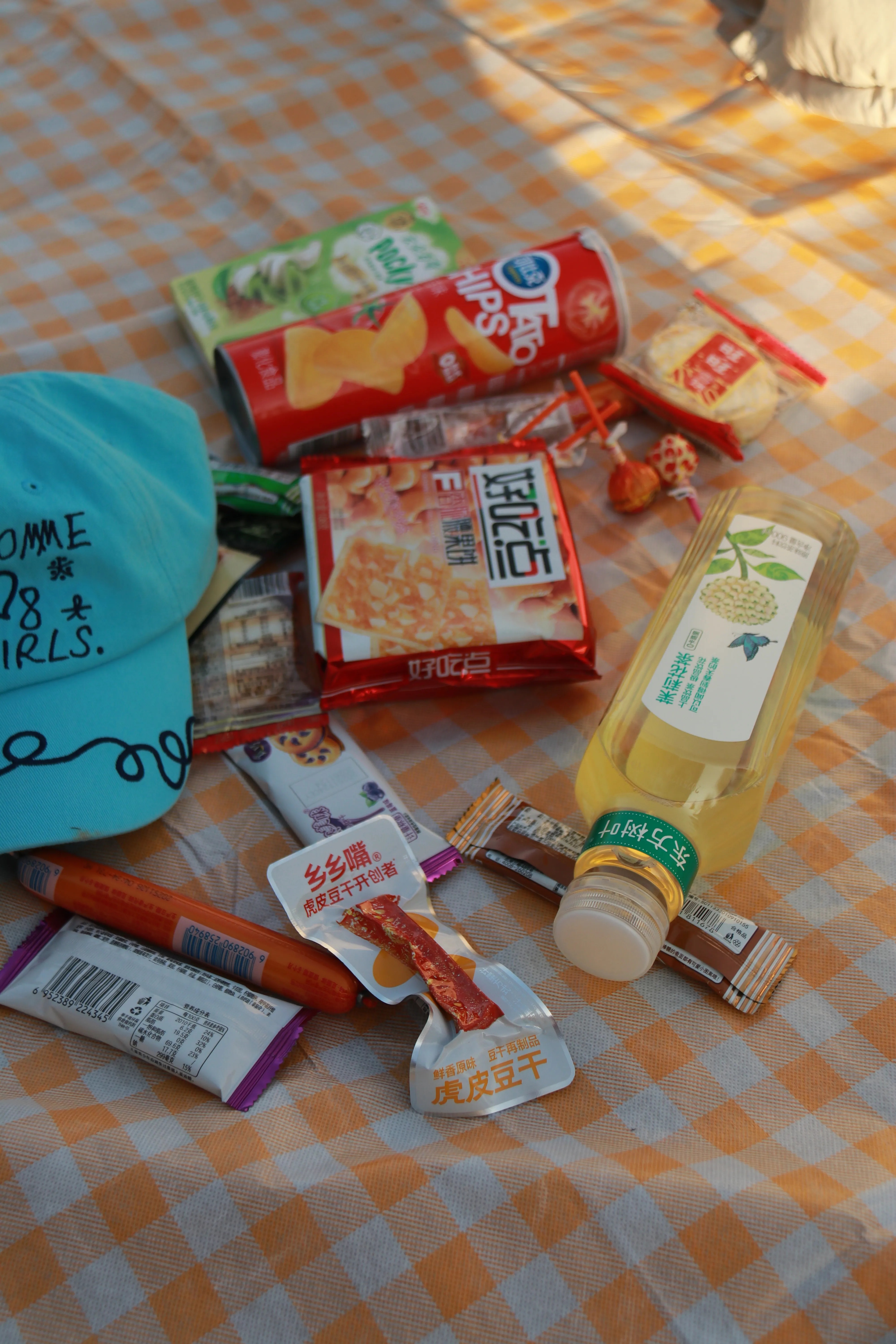 Airy :人家都是烧烤烤肉,我们带零食